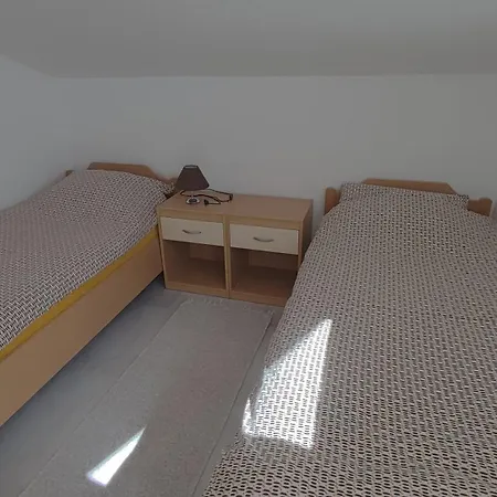 Apartman Tea Apartment Karlobag Exterior photo