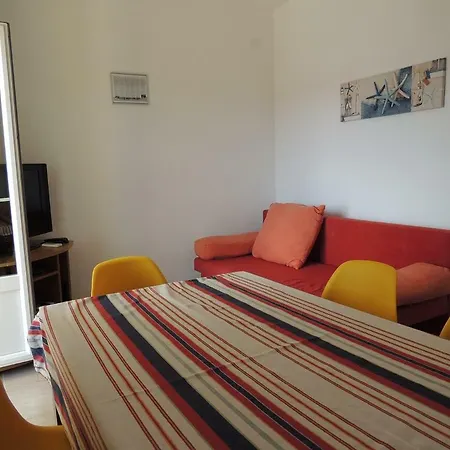 Apartman Tea Apartment Karlobag Exterior photo